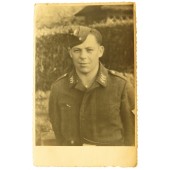 Porträttfoto av Obergefreiter från Luftwaffes flakartillerienhet.